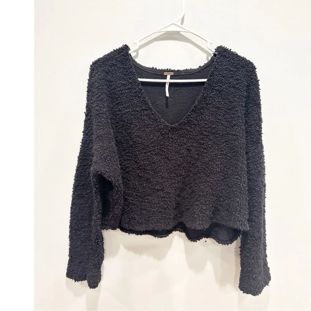 Free people popcorn cropped v-neck sweater black